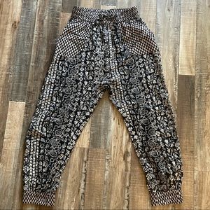UO Patterned Joggers Pants